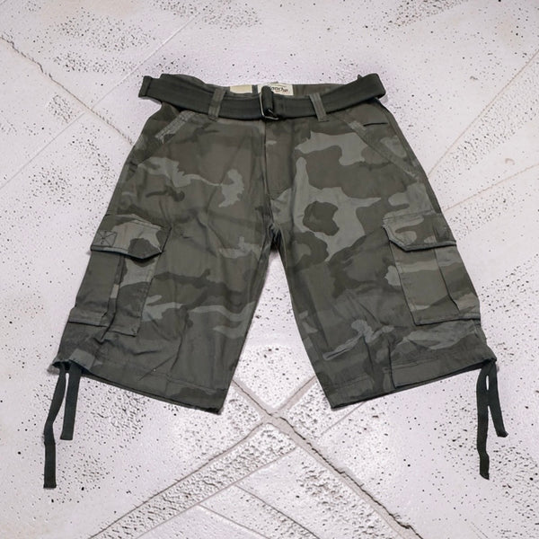 *ABLANCHE* •Men’s black camo/cargo shorts• (Casual) (Waist 32”)