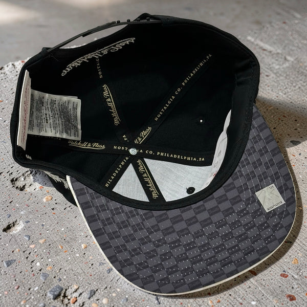*TORONTO RAPTORS* Snapback hats by Mitchell & Ness (Deadstock Fit / Relaxed)