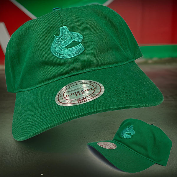 *Vancouver Canucks* curved beak strapback hat by Mitchell & Ness