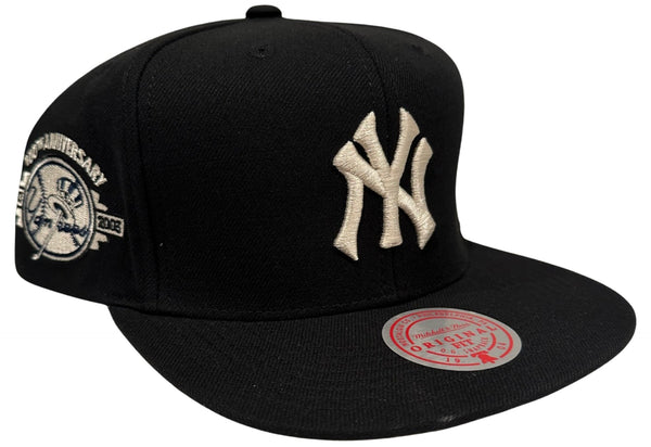 *New York Yankees* (BLACK) snapback hats by Mitchell & Ness