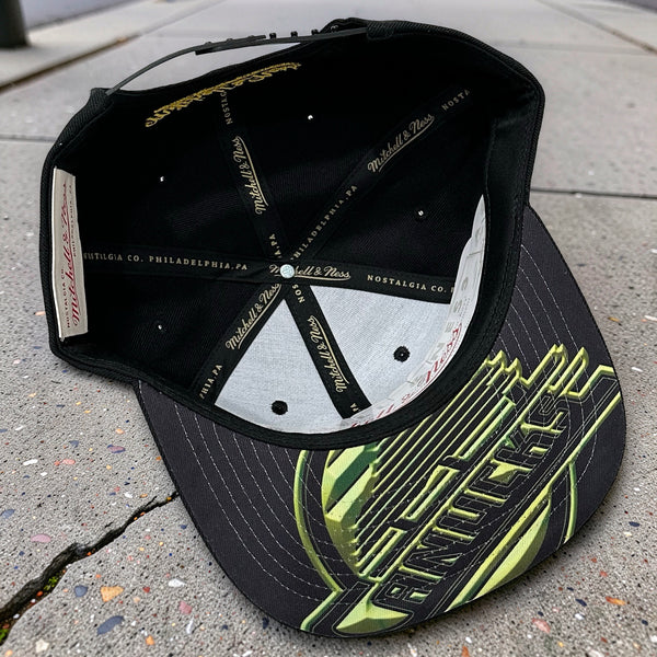 *VANCOUVER CANUCKS* Snapback hat by Mitchell & Ness (Dealer Sample)