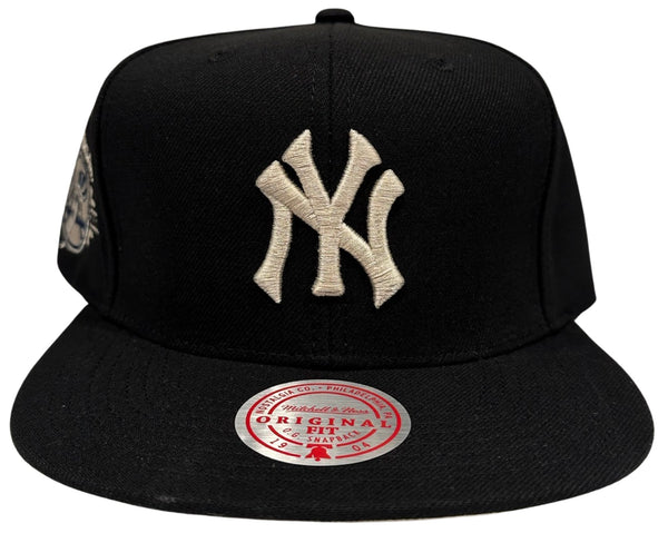 *New York Yankees* (BLACK) snapback hats by Mitchell & Ness