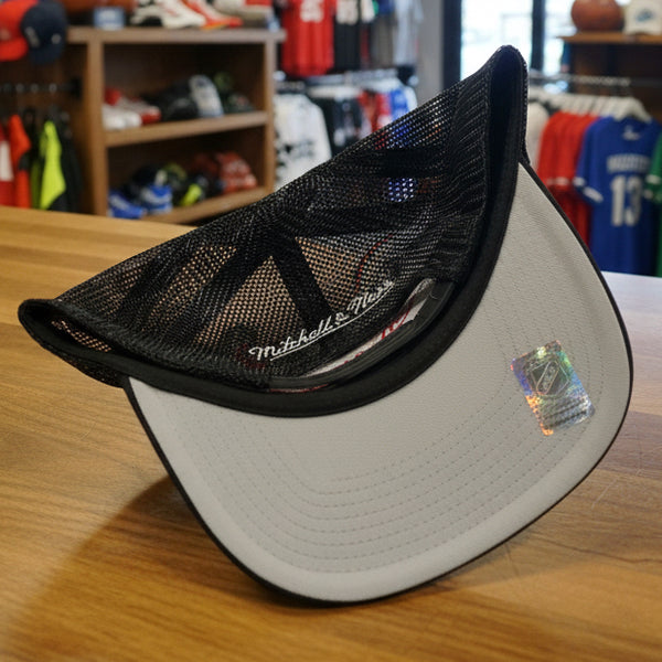 *Chicago Blackhawks* ~Trucker style Snapback hats by Mitchell & Ness~