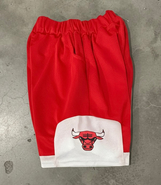 *CHICAGO BULLS* ~KIDS MESH BASKETBALL STYLE SHORTS~ (RED-WHITE) (140 cm WAIST)