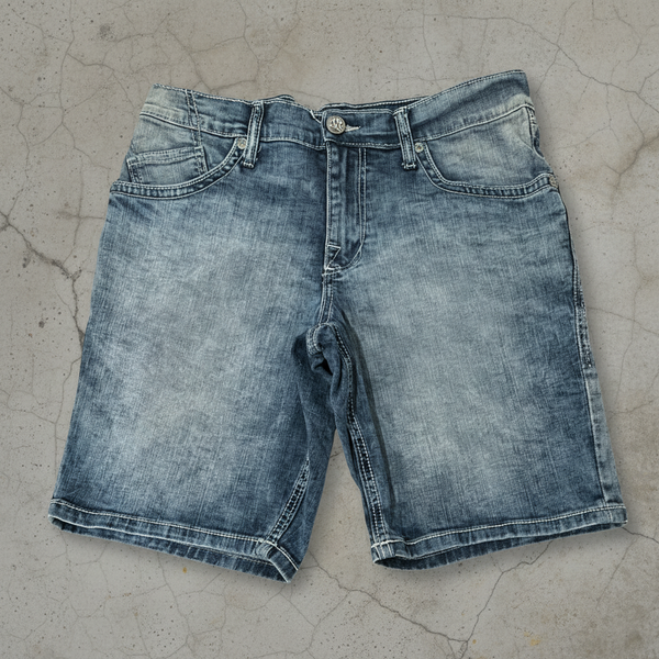 *Rock & Republic* •Denim Shorts• (Waist 33” Inseam 9”)