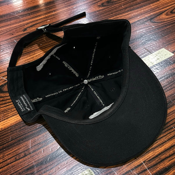 *TORONTO RAPTORS* Strapback hat by Mitchell & Ness (Dad Hat Fit) (Dealer Sample)