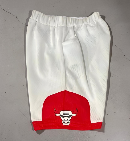 *CHICAGO BULLS* ~KIDS MESH BASKETBALL STYLE SHORTS~ (WHITE-RED) (150 cm WAIST)